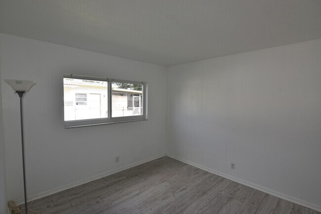 Building Photo - 2260 NE 5th Ave