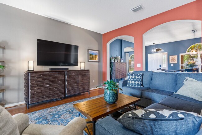 Building Photo - 545 Tuscanny St