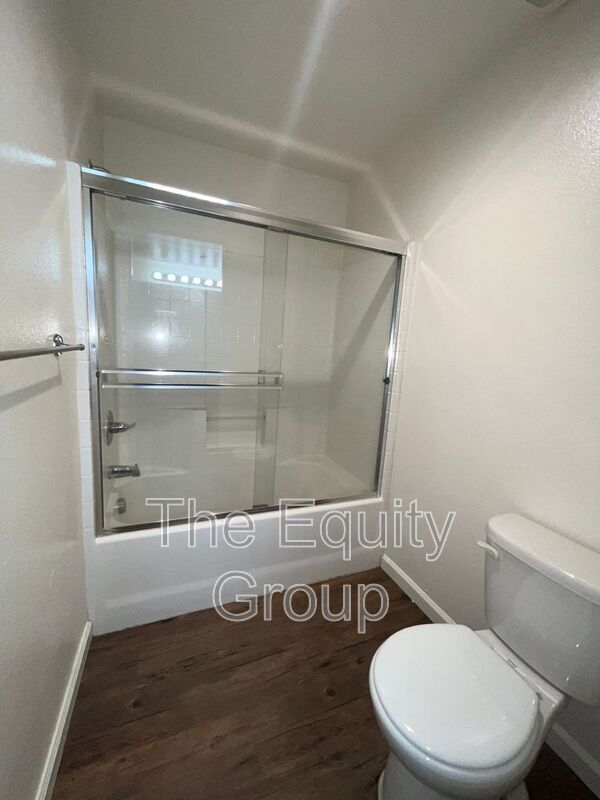 Building Photo - 2232 W Lark Ave