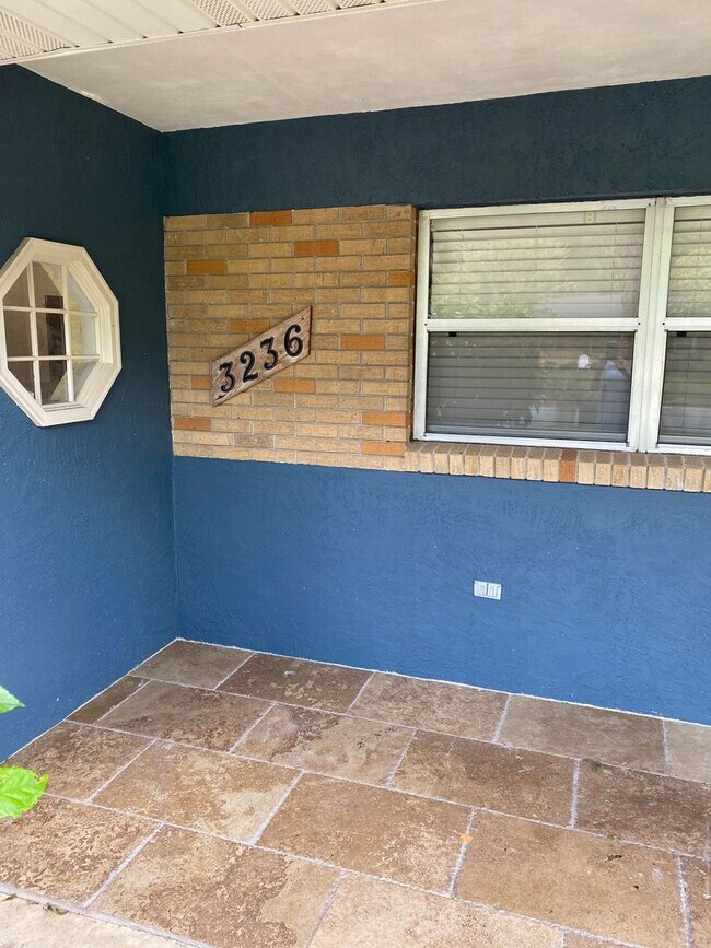 Building Photo - 3/2 Home In Downtown/Conway Area! Zoned fo...