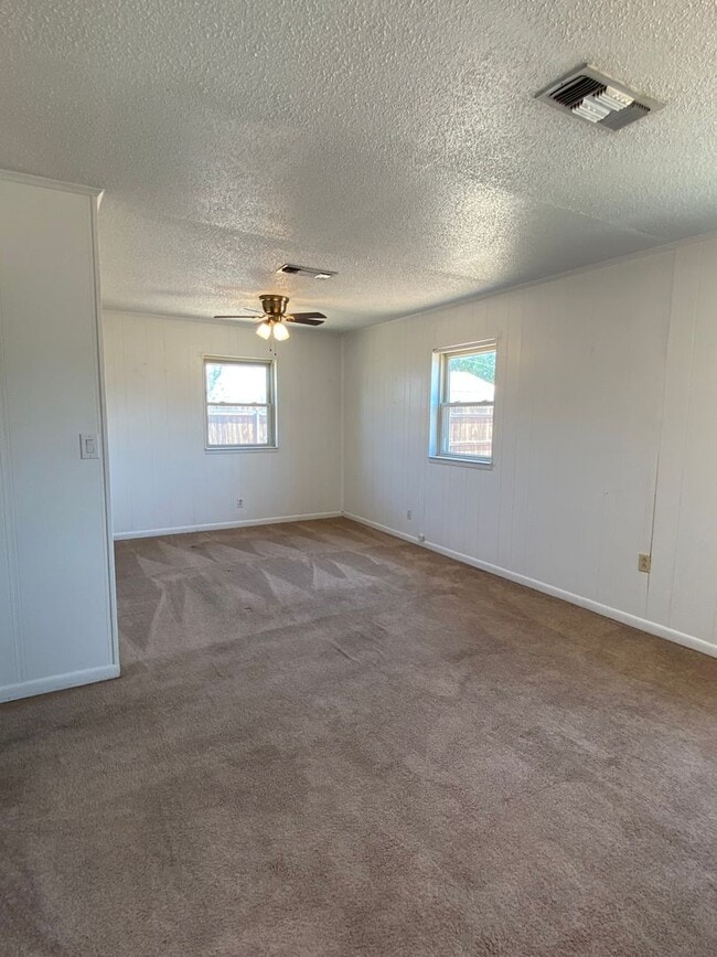 Building Photo - Eastside Single Family Home