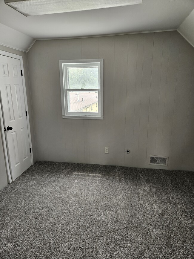 Upstairs South Bedroom - 929 Tiffin Ave