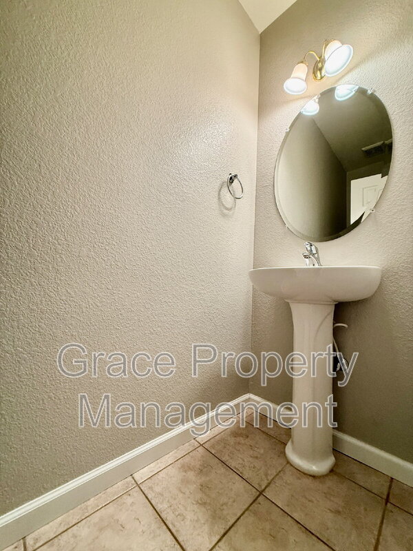 Building Photo - 624 Hayloft Way
