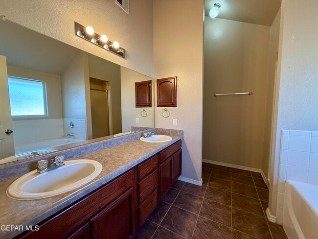 Building Photo - 1524 Bill Mueller Pl