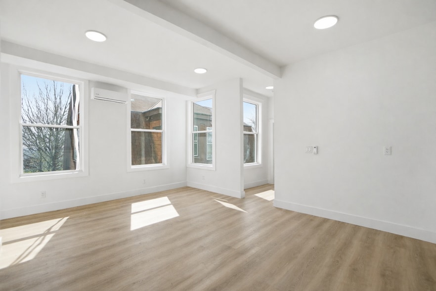 Building Photo - 2210 Eureka Ter