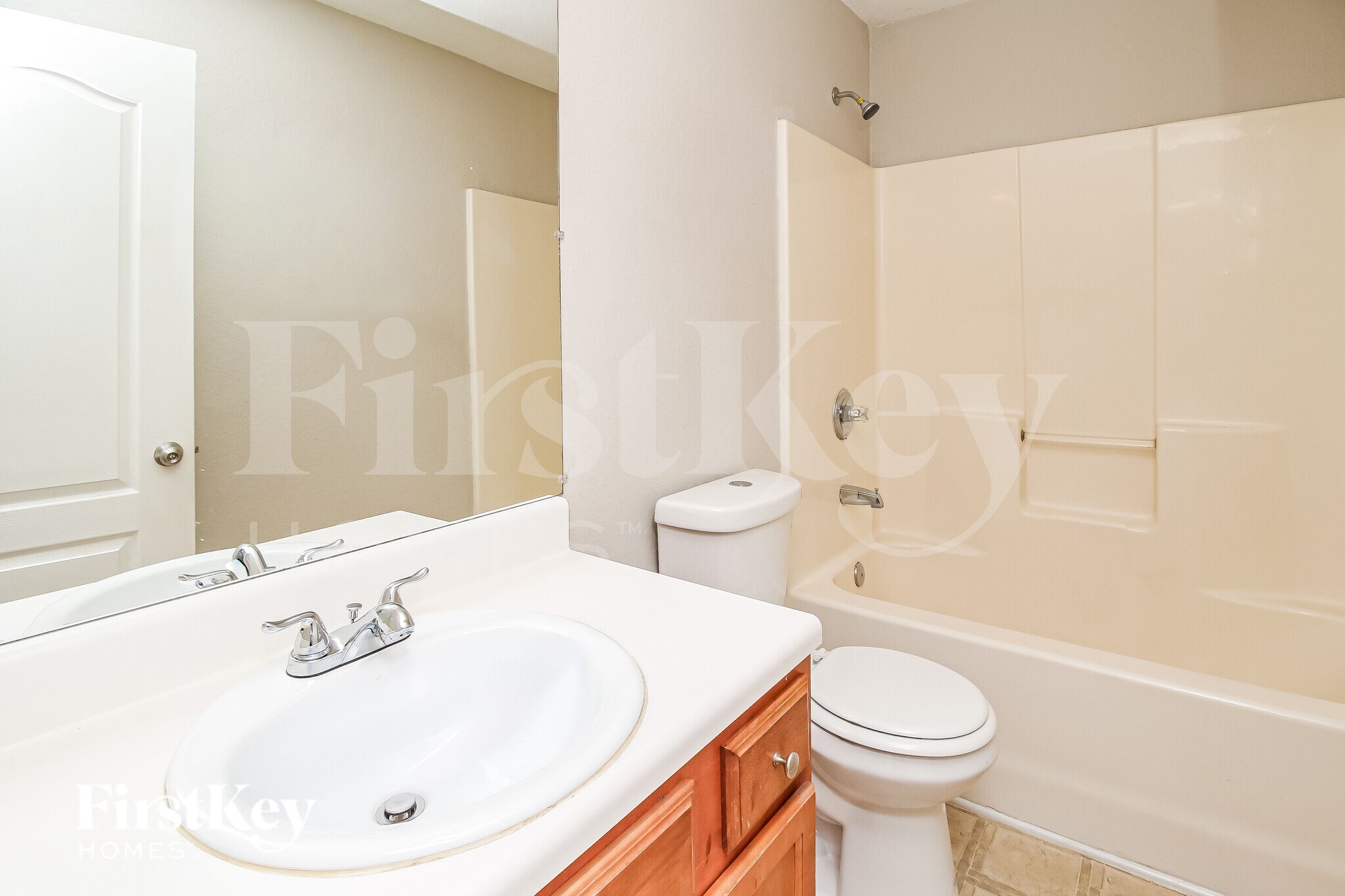 Building Photo - 355 Lakeside Point