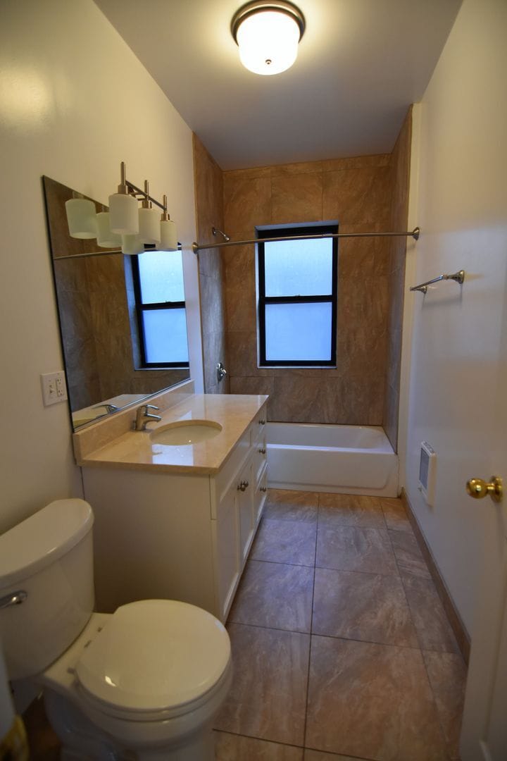 Building Photo - 720 W Grace St