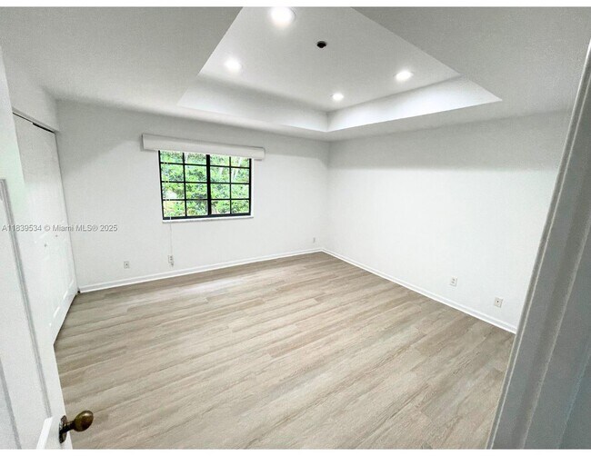 Building Photo - 3809 Tree Top Dr