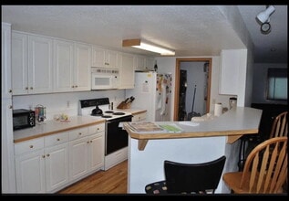 Building Photo - 2873 Springdale Ln