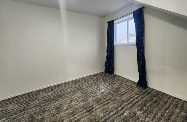 Building Photo - 832 S Waterleaf Pl