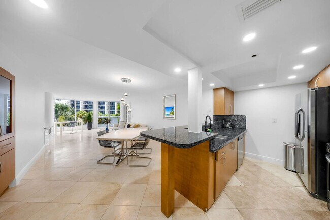 Building Photo - 1717 N Bayshore Dr