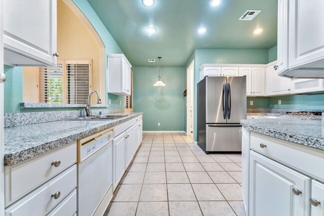 Building Photo - Elevated Summerlin Living Near TPC Summerlin