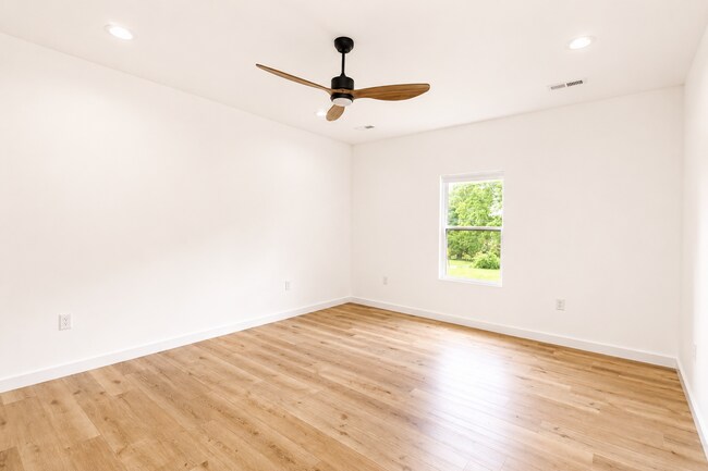 Building Photo - 3-Bedroom Home on Over Half an Acre with Pond Views Near I-40