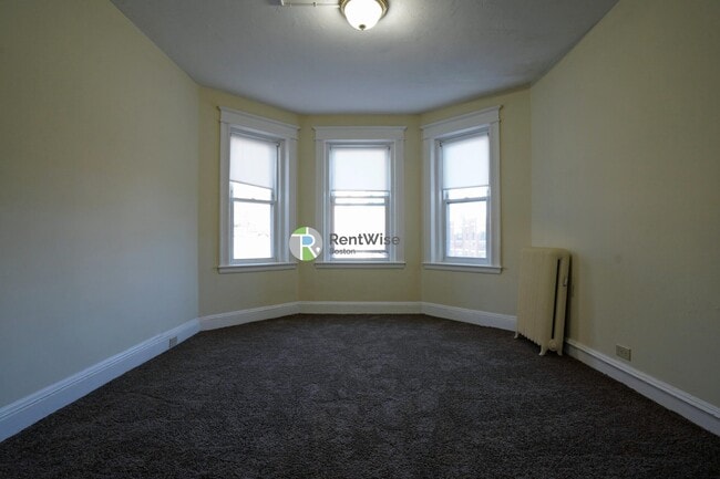 Building Photo - 68 Woodstock Ave