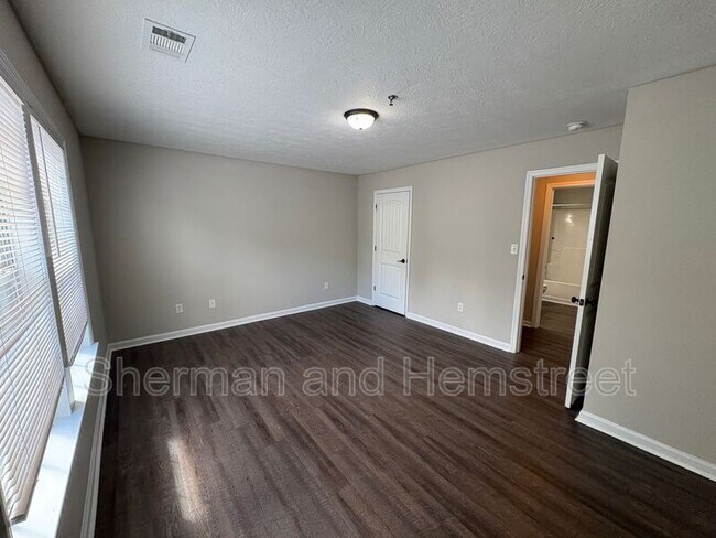 Building Photo - 3101 London Ct SW