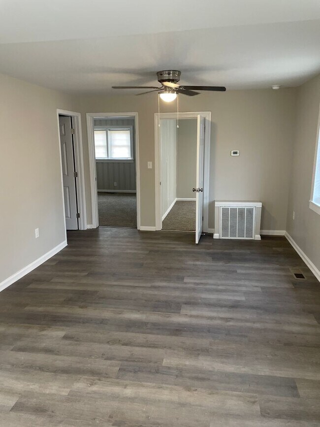 Building Photo - 1100 Newport St