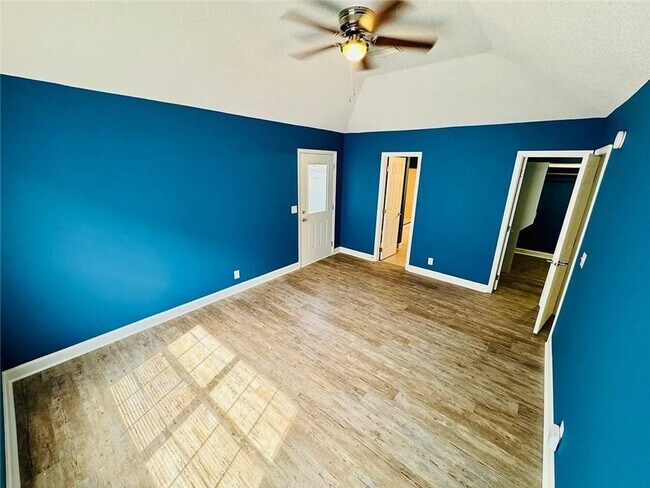 Building Photo - 312 Maple St