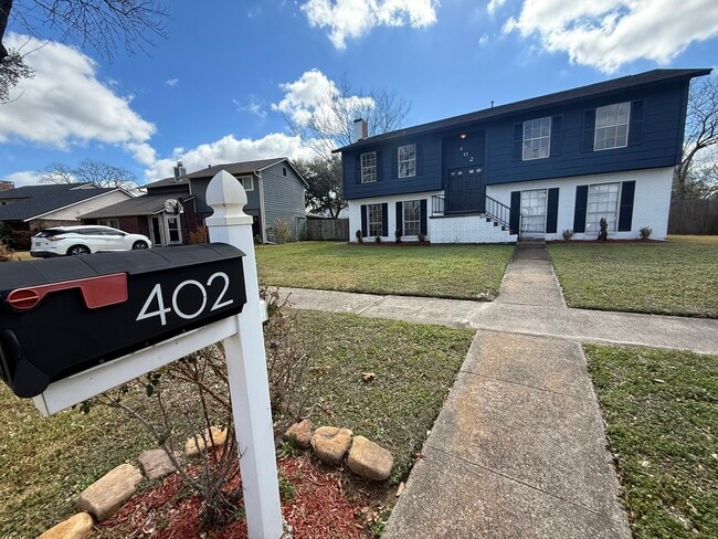 Building Photo - 402 Tresvant Dr