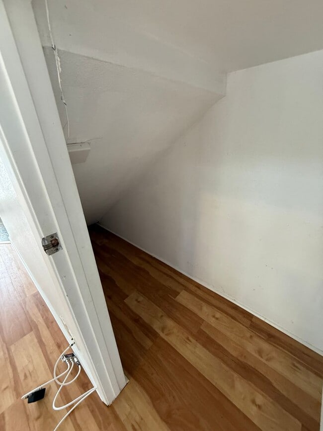 Building Photo - $3,800 / 3 bedroom, 2 bath, multi-level ho...