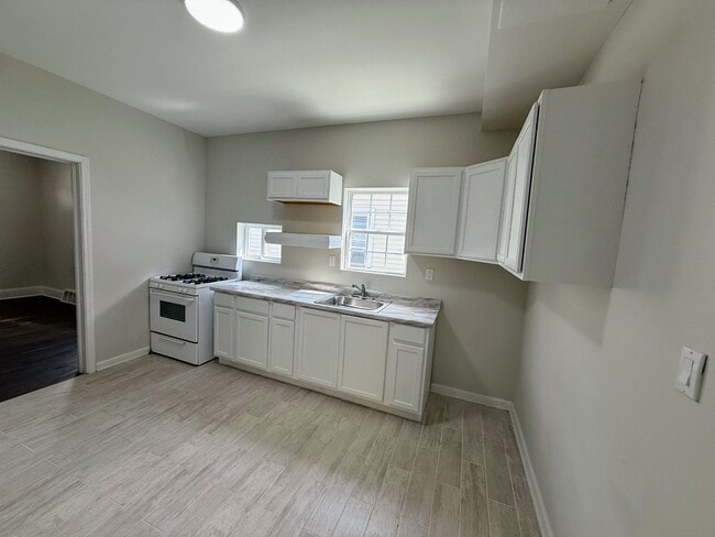 Building Photo - 3420 W 49th St