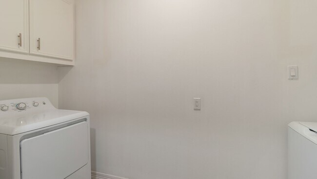 Building Photo - 14918 Plantation Oak Dr