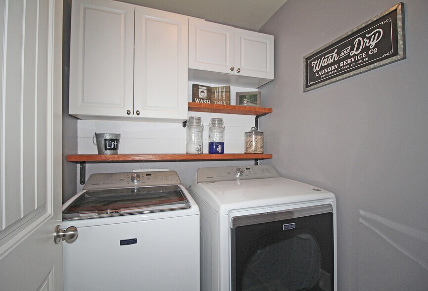 laundry room upper level - 5305 Ripken Rd