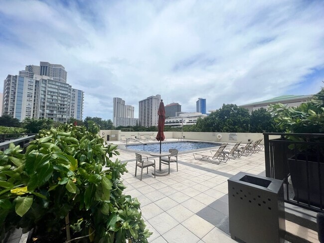 Building Photo - 1717 Ala Wai Blvd