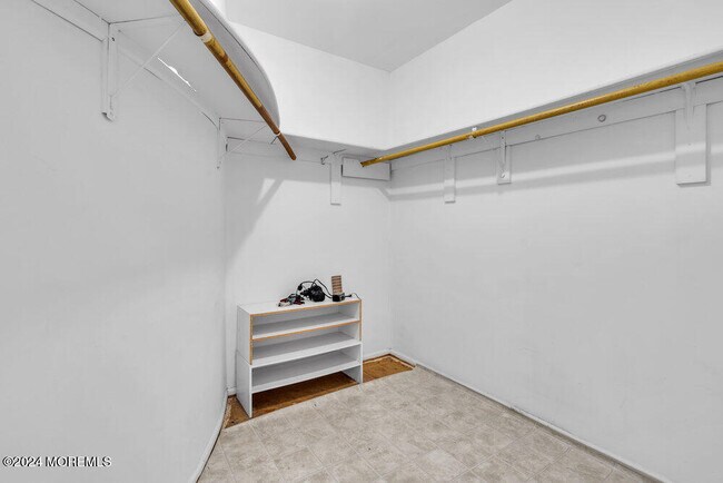 Building Photo - 691 Sussex Ct