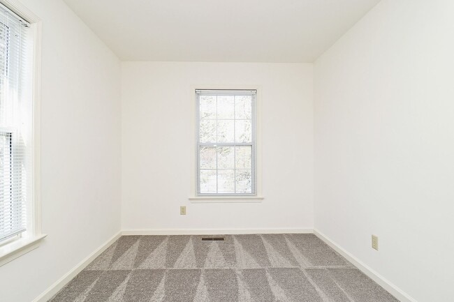 Building Photo - Pet-Friendly Raintree Home Near Rt 29