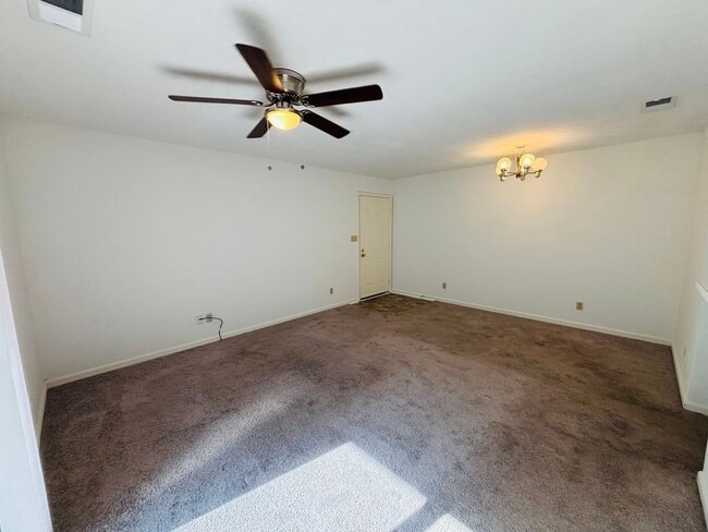 Building Photo - 402 Berryfield Ln