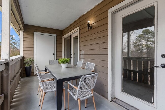 Building Photo - 4444 Victory Dr