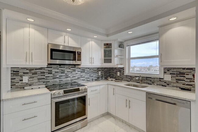 Building Photo - 3114 S Ocean Blvd