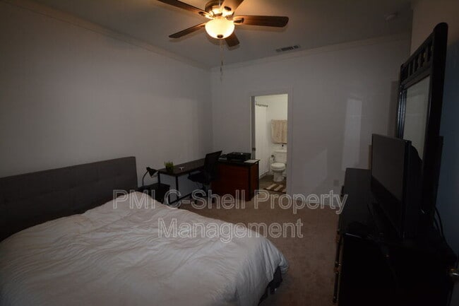 Building Photo - 5510 Avon Rd