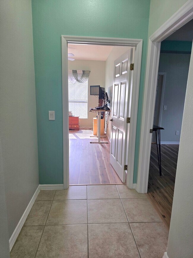 Building Photo - Gorgeous 3/2/2 in Terra Vista!!!