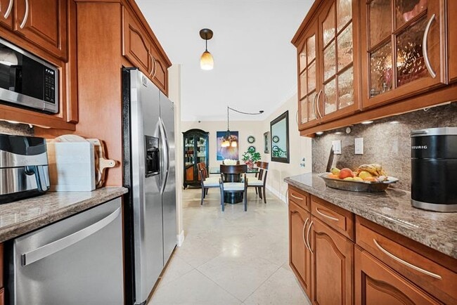 Building Photo - 3301 S Ocean Blvd