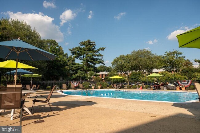 Building Photo - 813 Red Lion Rd