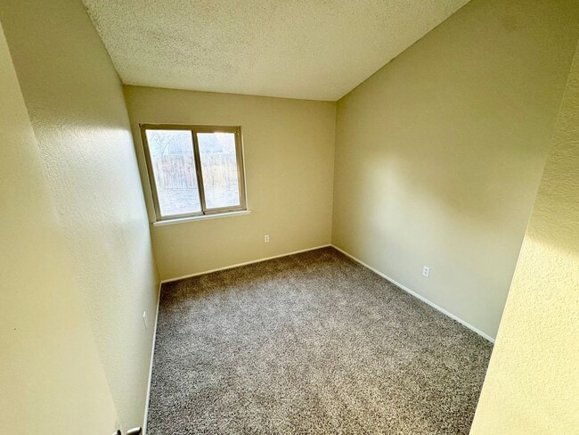 Building Photo - Beautiful 3 bedroom home