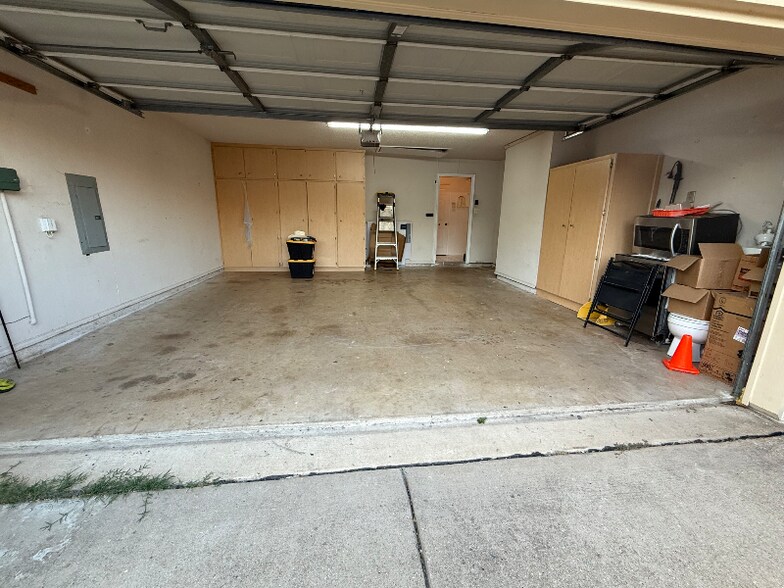 Building Photo - 1022 Dickens Ln