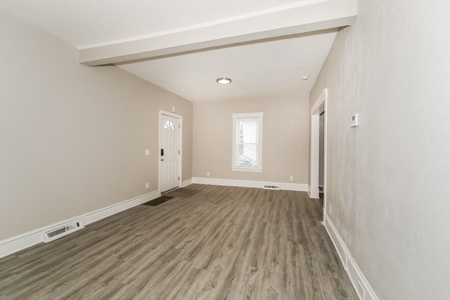 Building Photo - 207 W 29th St