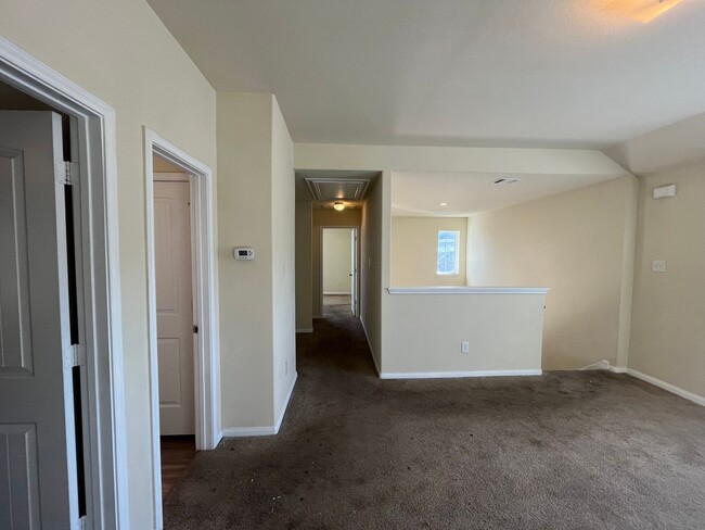 Building Photo - Move-in ready Charming 4-Bed, 2.5-Bath Hom...