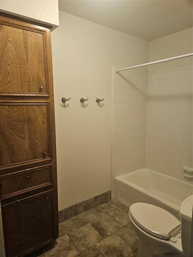 Building Photo - 349 Fantail Loop