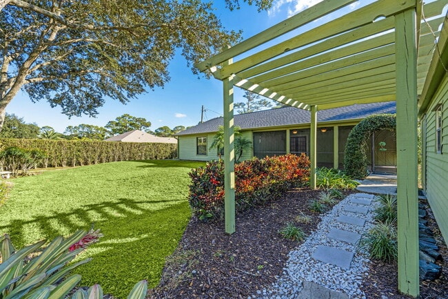 Building Photo - 11989 Persimmon Blvd