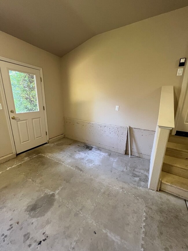 Building Photo - Edgewood