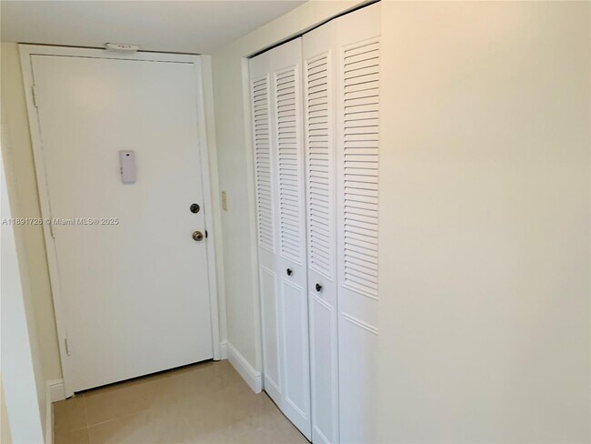 Building Photo - 251 S Cypress Rd