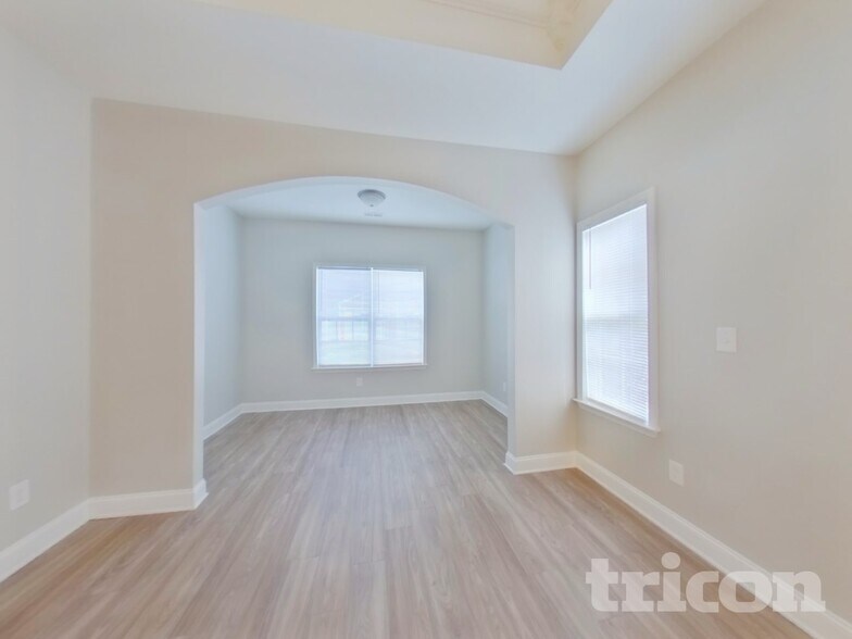 Building Photo - 2304 Larkspur Ln