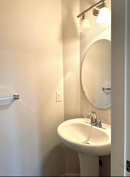 Building Photo - 3107 44th St SE