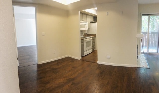 Building Photo - South Anchorage Condo with Balcony, Garage...