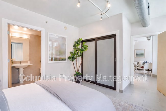 Building Photo - 1133 14th St NW