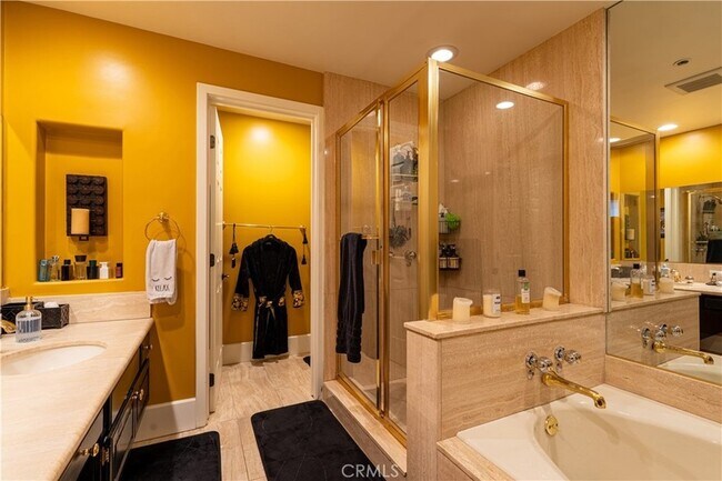 Building Photo - 10560 Wilshire Blvd