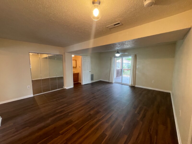 Building Photo - 8234 Roanoke Ct